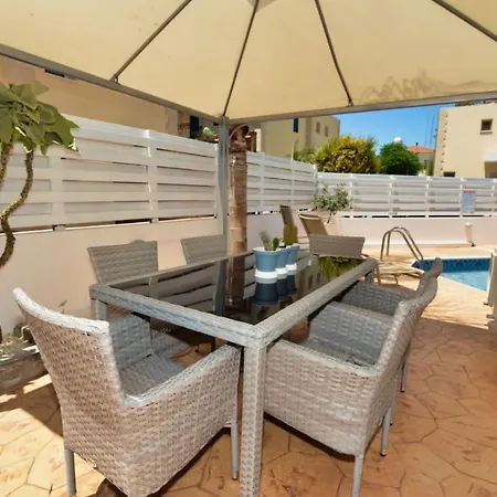 Lindos Ekaterina Паралимни