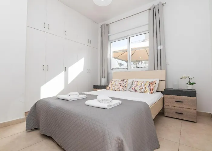 Lindos Ekaterina * Paralimni