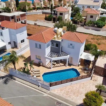 Lindos Ekaterina * Paralimni