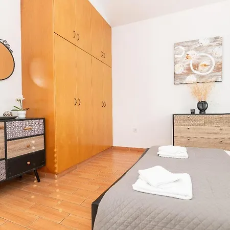 Lindos Ekaterina Vilă Paralimni