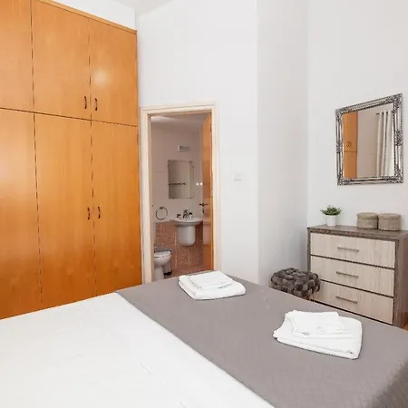 Lindos Ekaterina Vilă Paralimni