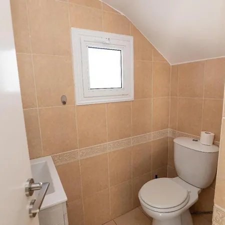 Lindos Ekaterina Vilă *