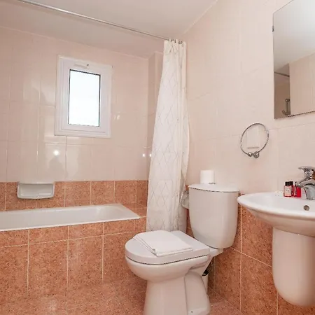 Lindos Ekaterina Vilă Paralimni