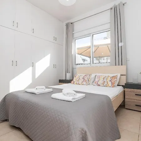 Lindos Ekaterina * Paralimni