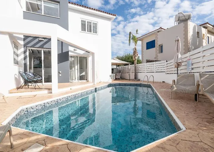 Villa Lindos Ekaterina Paralímni