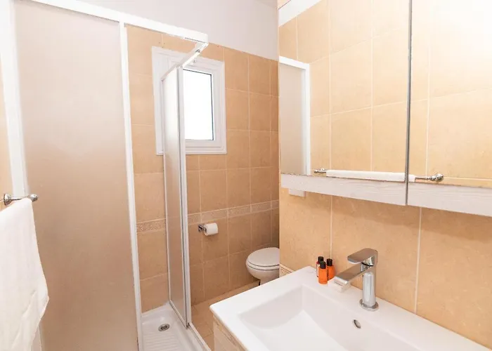 Lindos Ekaterina * Paralímni