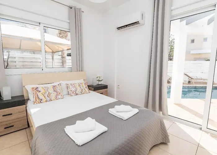 Villa Lindos Ekaterina Paralímni